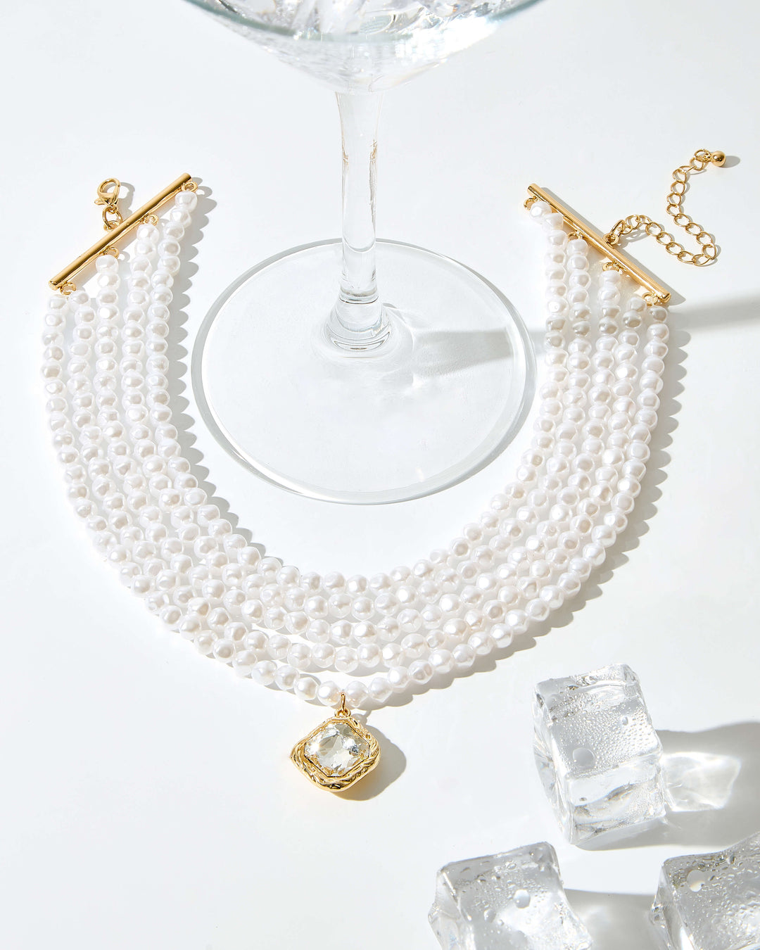 Pearl statement choker necklace