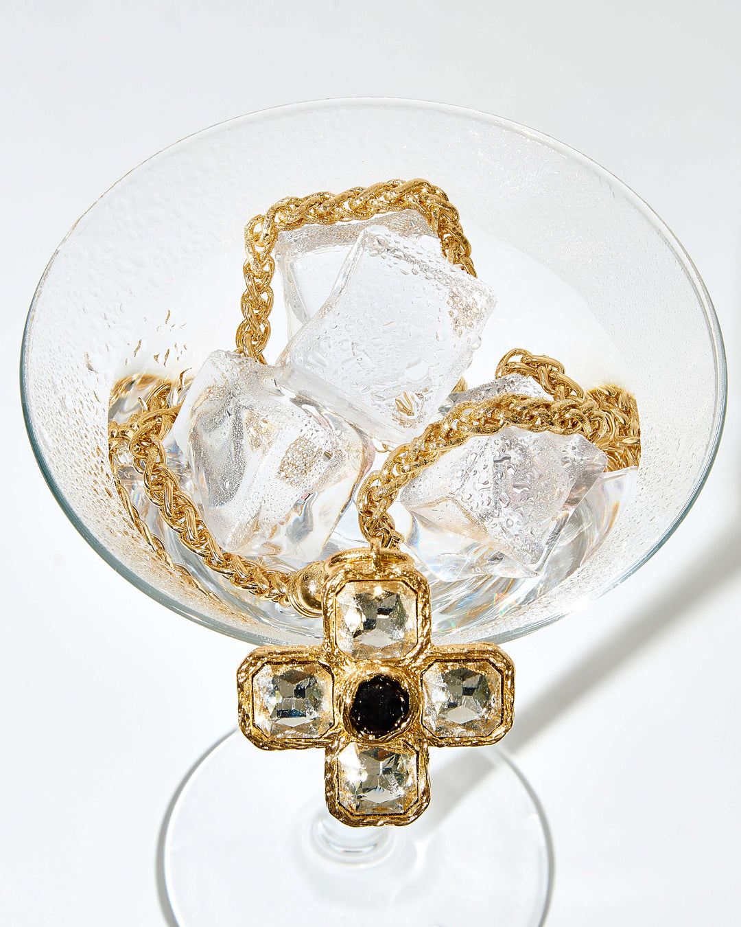 Cross pendant necklace