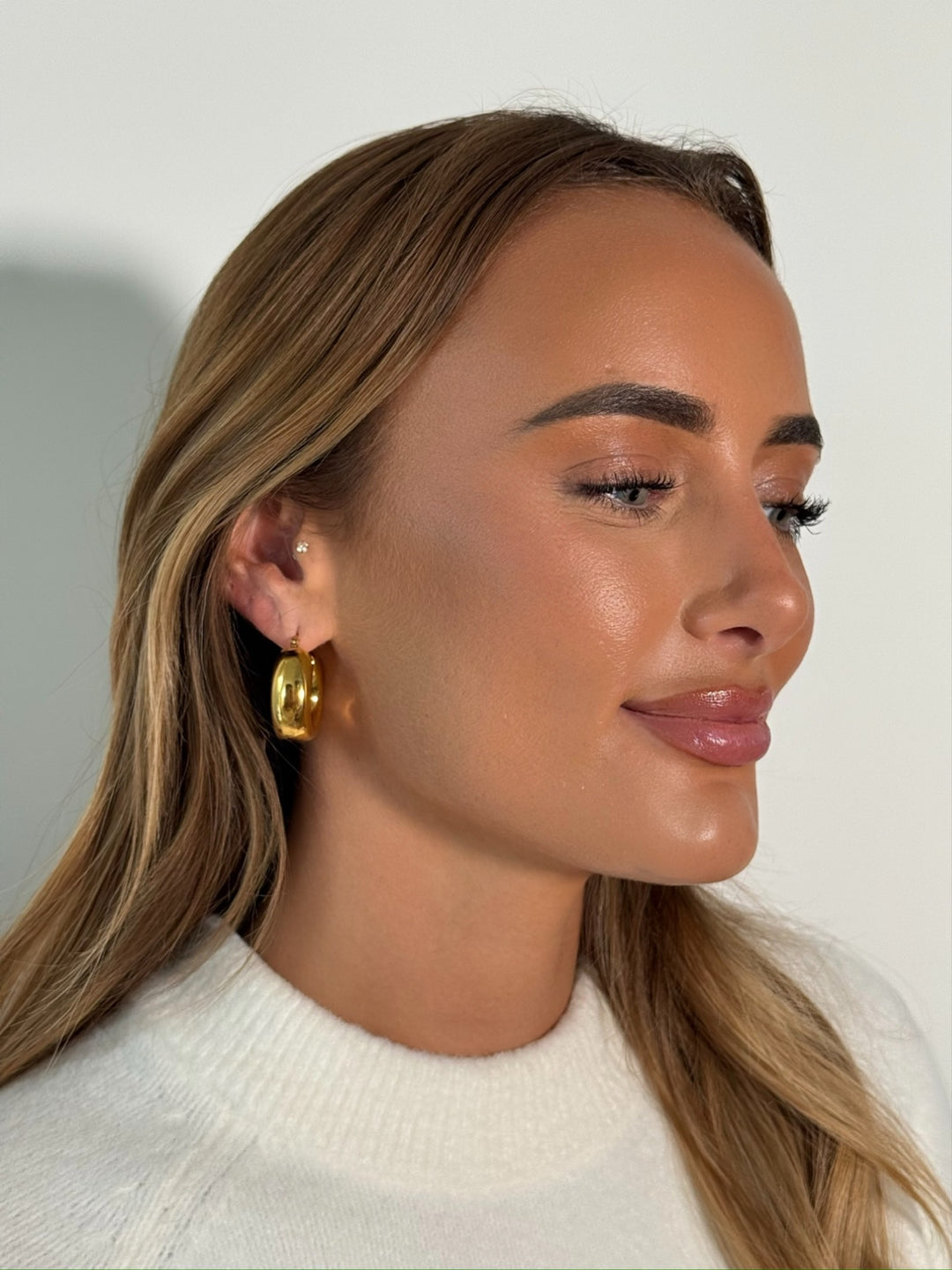 Chunky hoop earrings in gold 